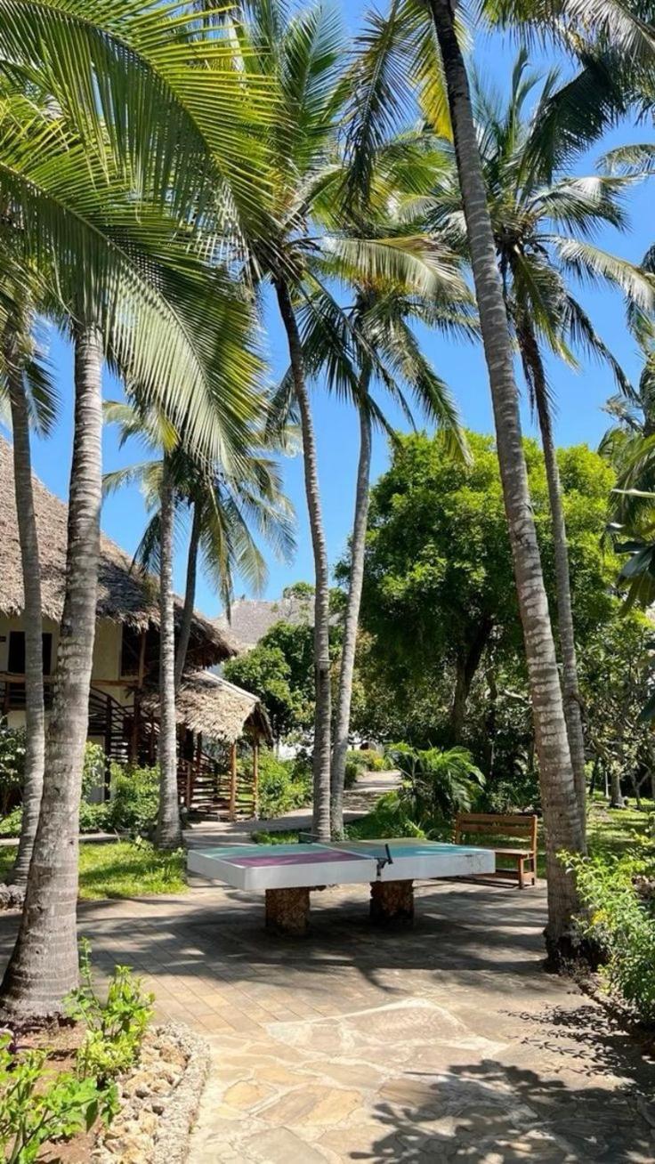 Tiwi Beach Resort & Spa Mombasa Esterno foto